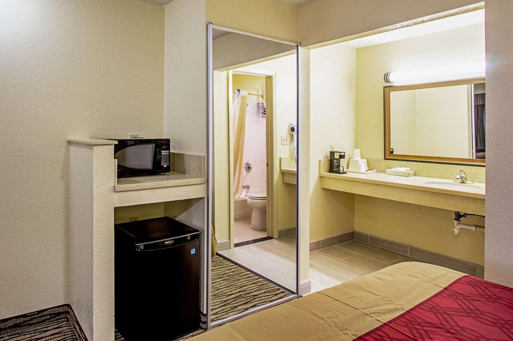 Super 8 By Wyndham Jackson Ms Hotel Buitenkant foto
