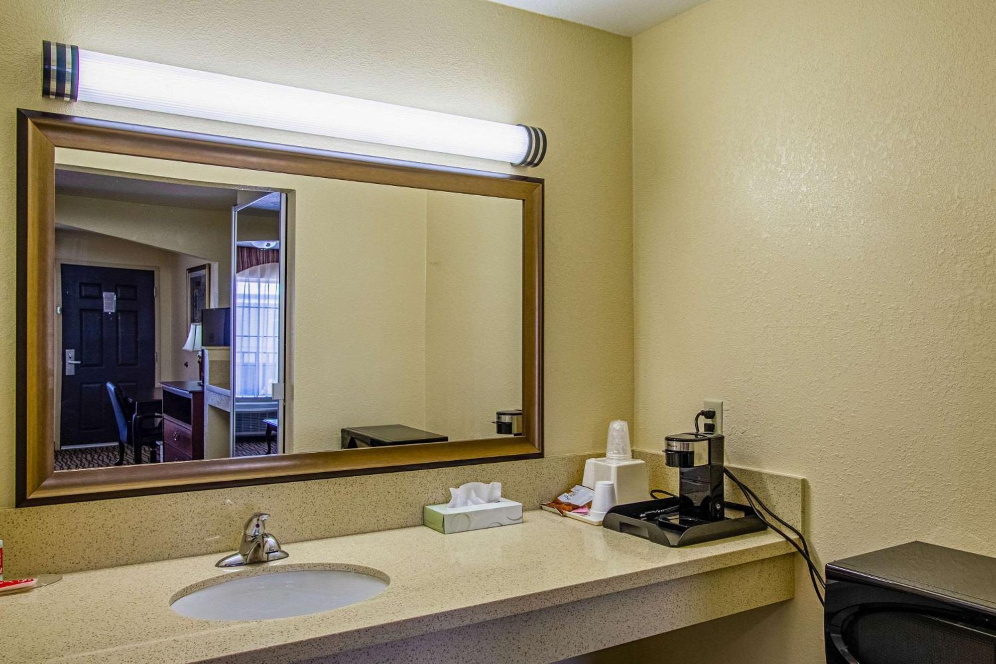Super 8 By Wyndham Jackson Ms Hotel Buitenkant foto