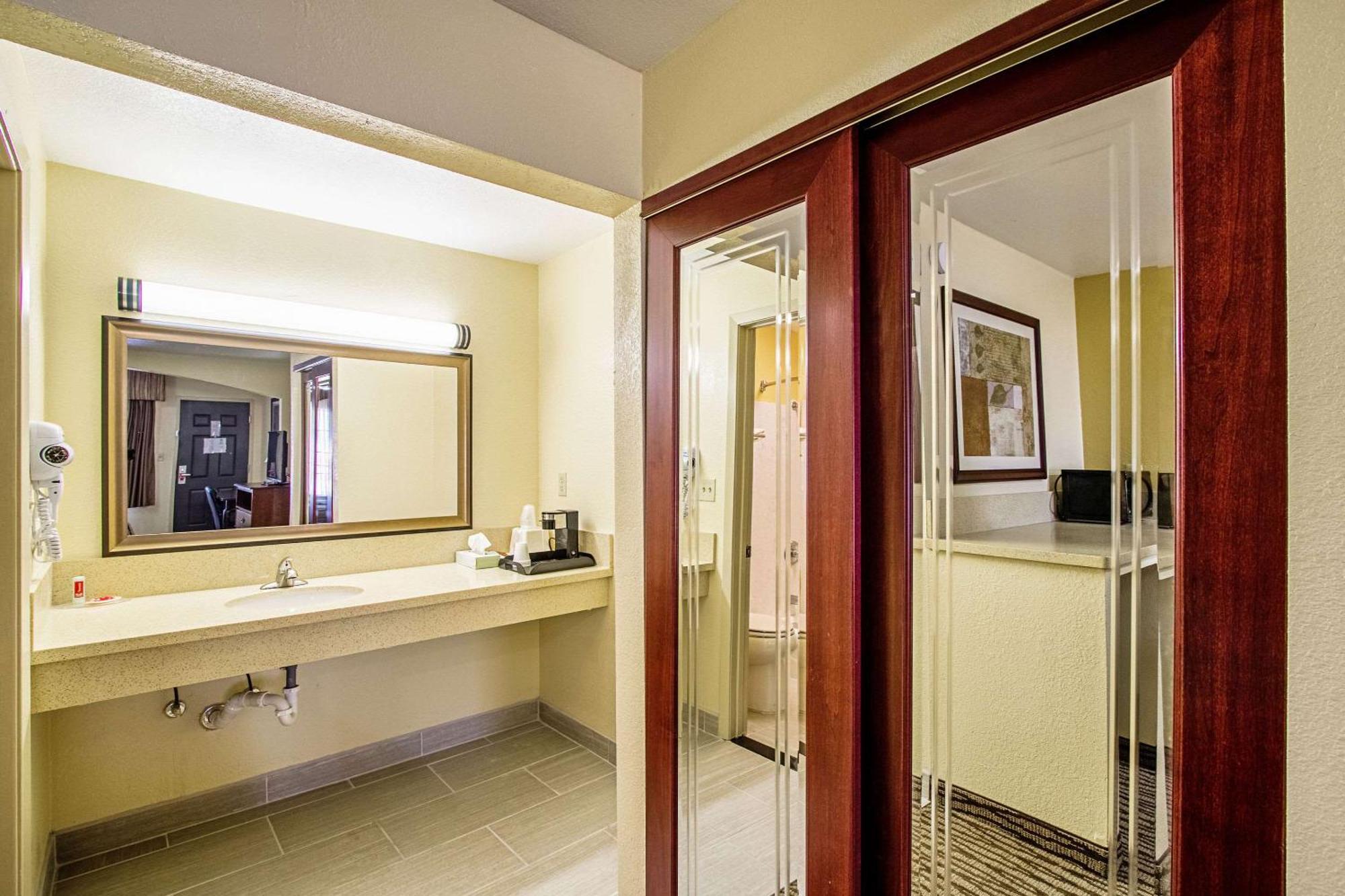 Super 8 By Wyndham Jackson Ms Hotel Buitenkant foto