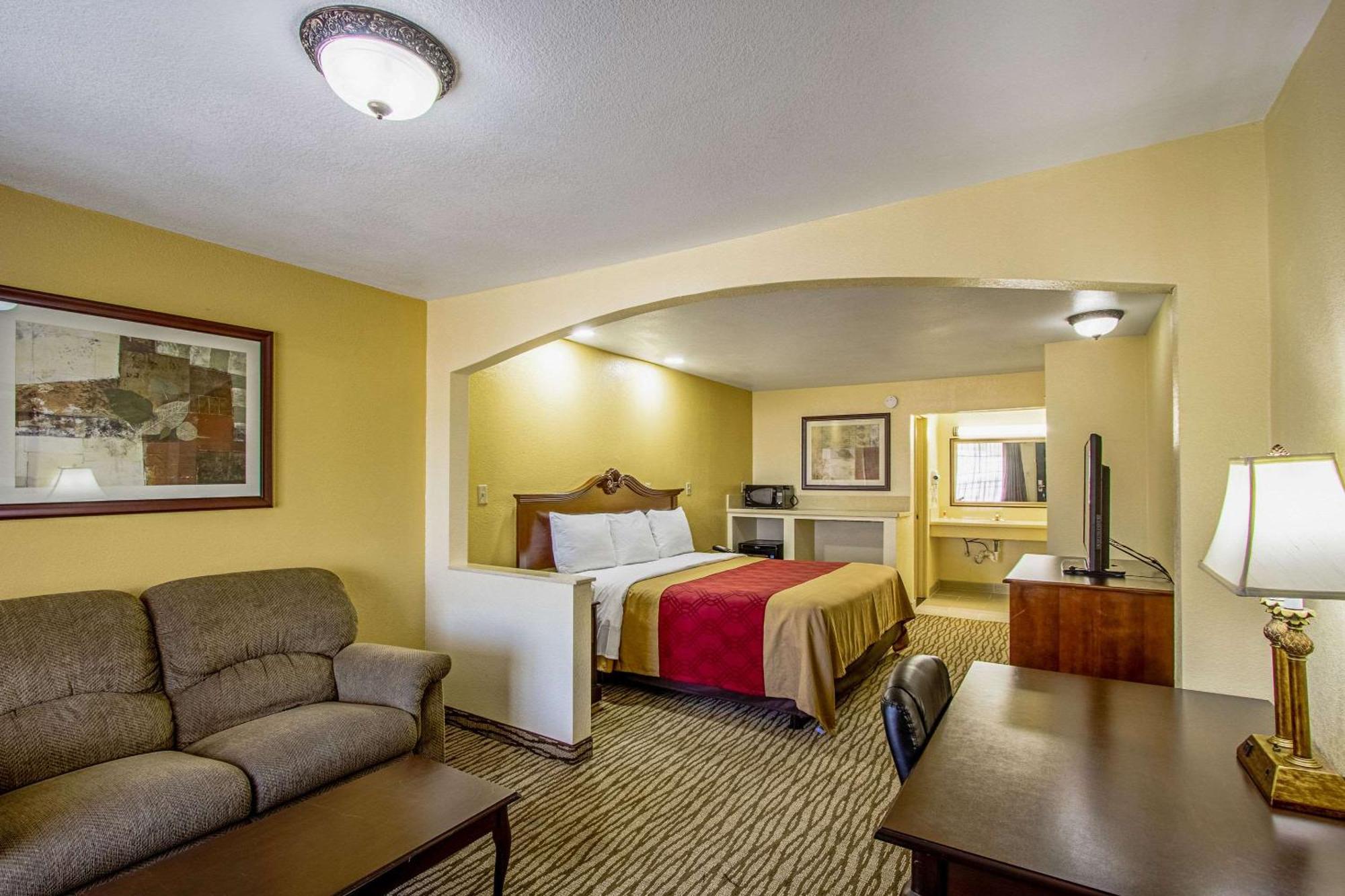 Super 8 By Wyndham Jackson Ms Hotel Buitenkant foto
