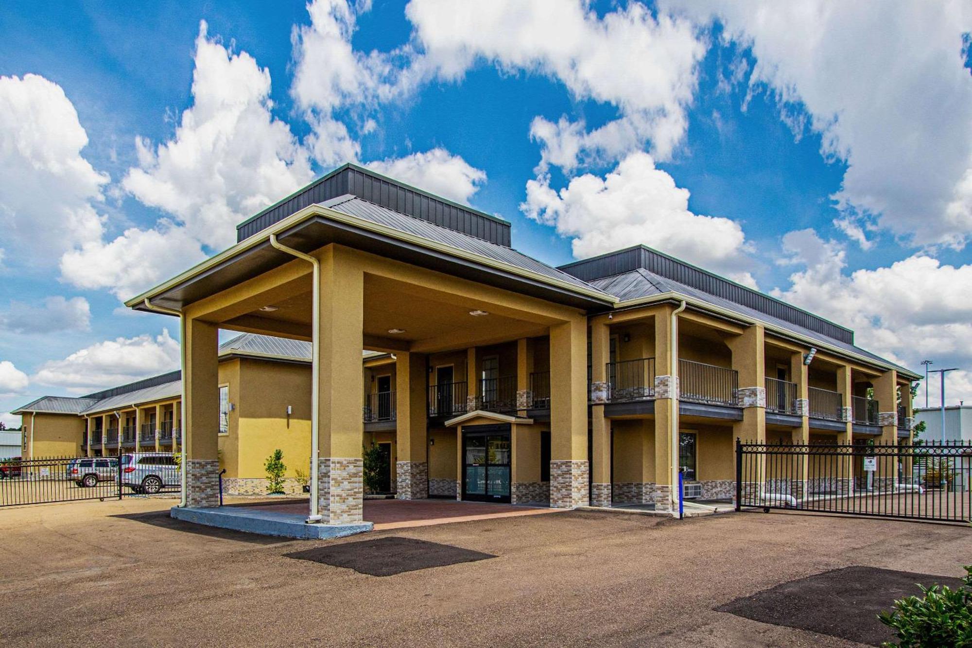 Super 8 By Wyndham Jackson Ms Hotel Buitenkant foto