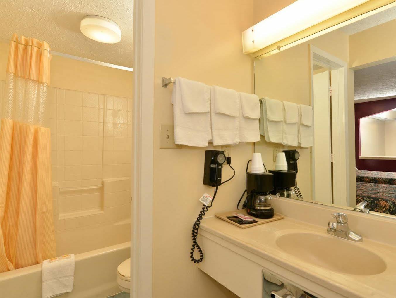 Super 8 By Wyndham Jackson Ms Hotel Buitenkant foto