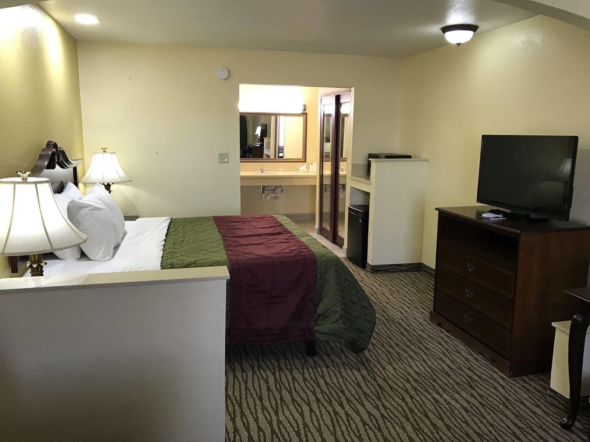 Super 8 By Wyndham Jackson Ms Hotel Buitenkant foto