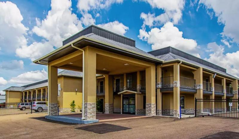 Super 8 By Wyndham Jackson Ms Hotel Buitenkant foto
